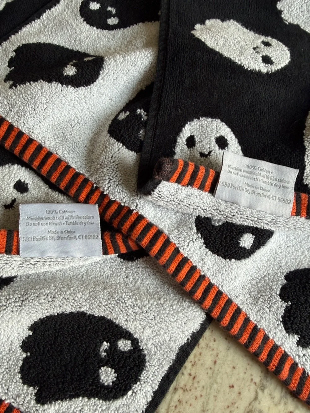HOME CARO Ghost Pattern Black Hand Towel Set